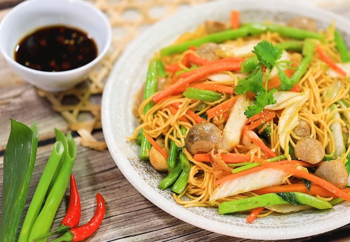 Cách làm mì xào chay thơm ngon, đơn giản