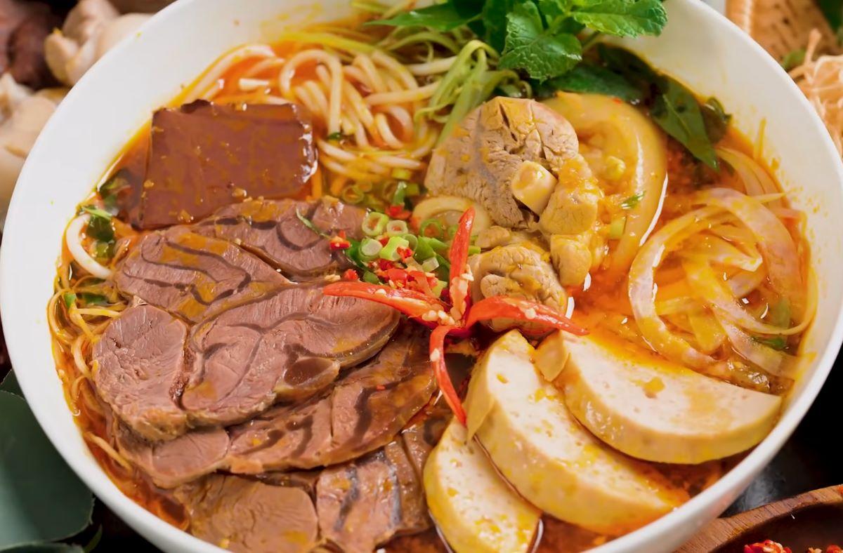 Cách nấu bún bò Huế ngon chuẩn vị