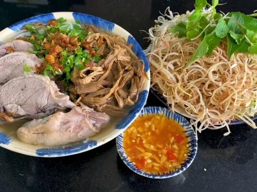 Cách nấu bún măng vịt thơm ngon tại nhà