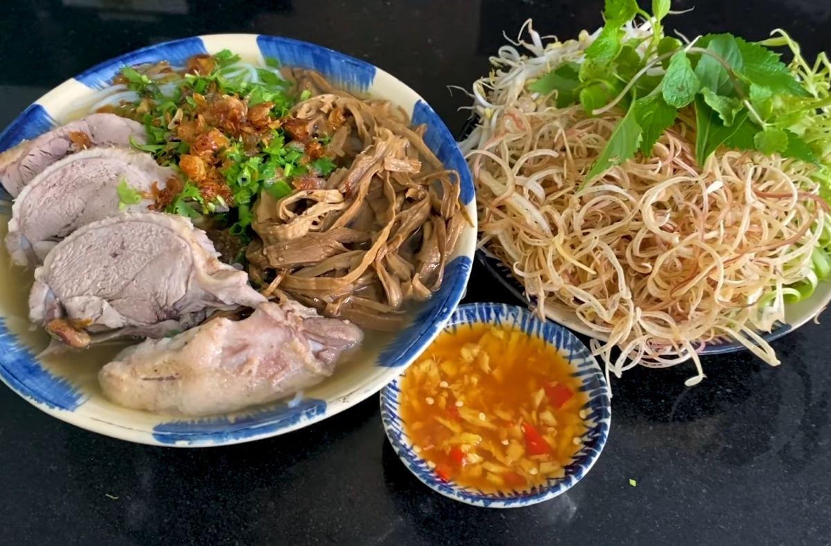 Cách nấu bún măng vịt thơm ngon tại nhà