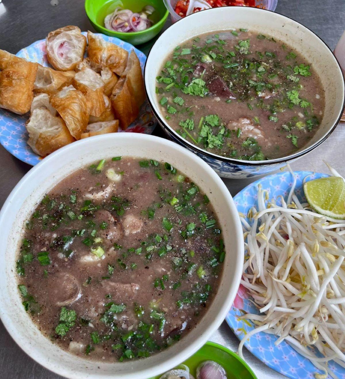 Cách nấu cháo lòng truyền thống thơm ngon, hấp dẫn ở 3 miền